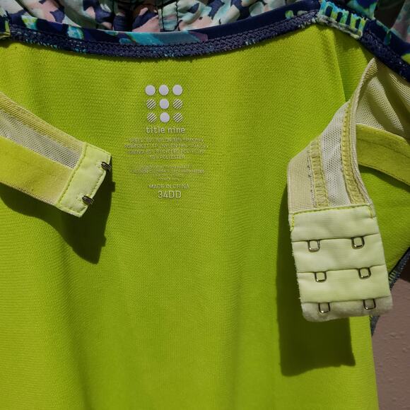 Title Nine - Picture 9 of 12